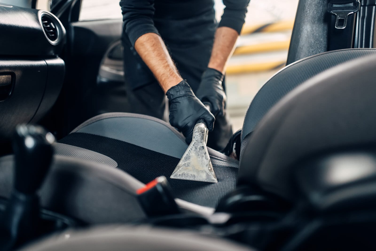Dry cleaning of car interior with vacuum cleaner
